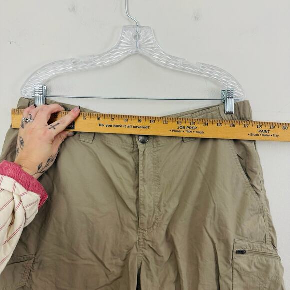 Columbia Khaki Cargo Shorts Omni Shade Sun Protection Men’s Size 36 - Picture 2 of 8